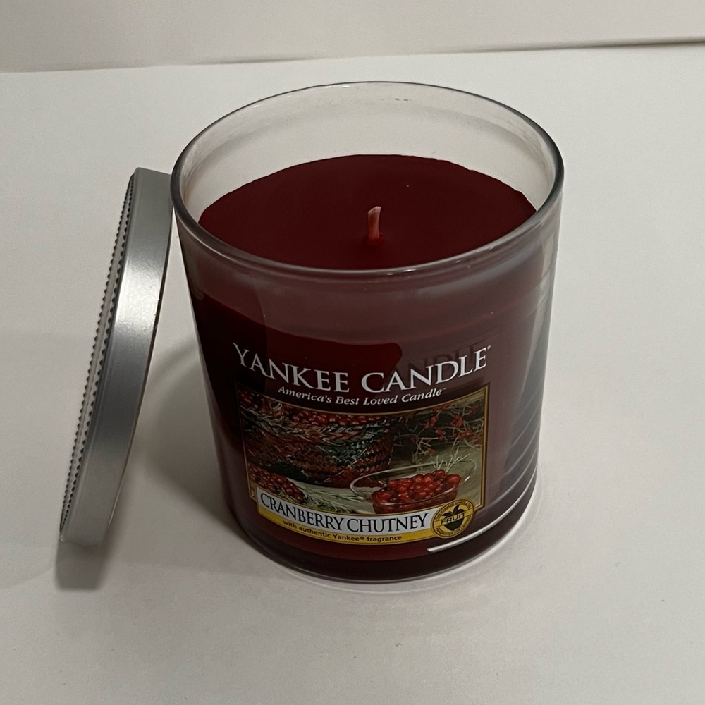 Yankee Candle Cranberry Chutney Small Tumbler Candle 7oz NWT - Picture 2 of 3